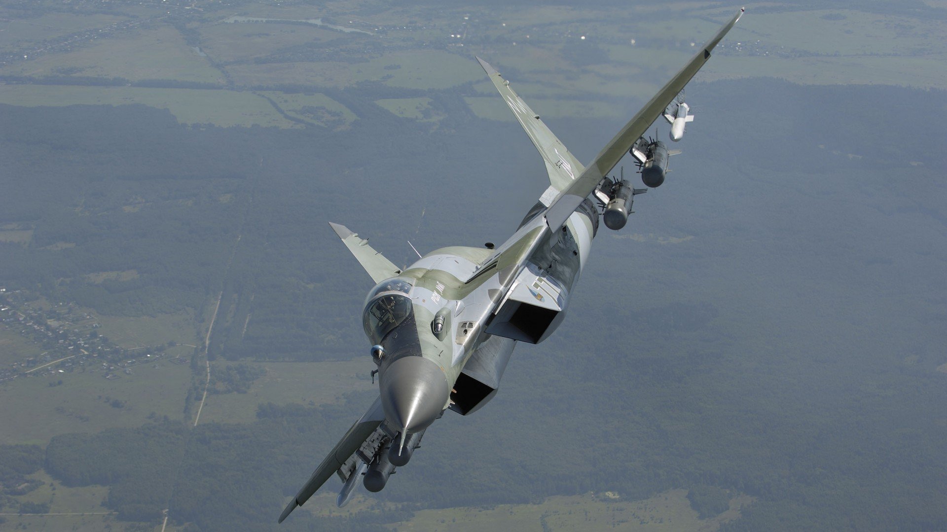 “宽板滑水：东三叉湖赛场创新运动，激情无限”