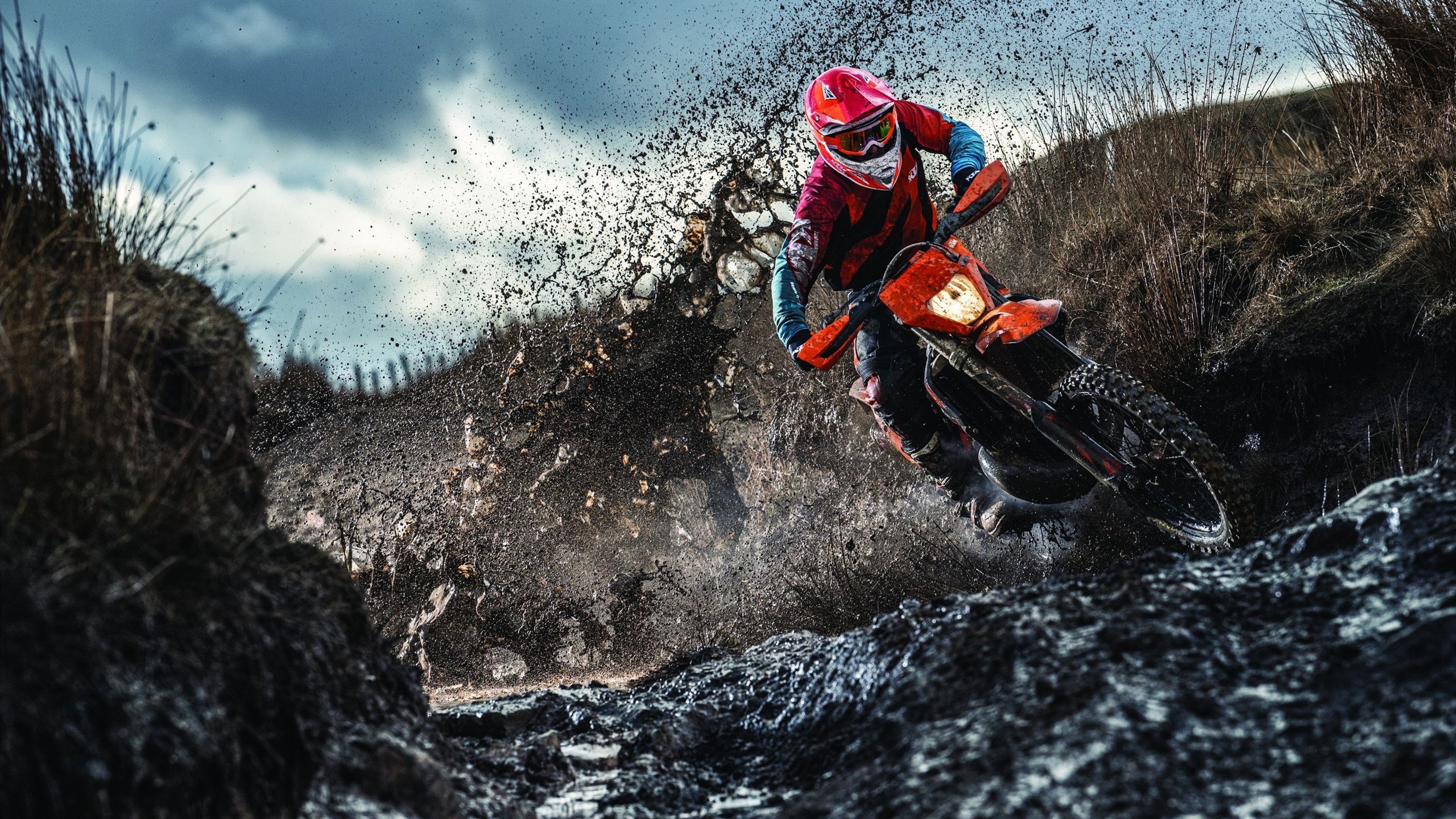 世界羽毛球混合团体赛国羽展现实力，轻松晋级决赛的同时展示团结